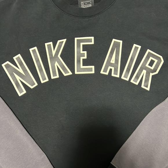 🔥NIKE SWEATSHIRT🔥 - Picture 2 of 6